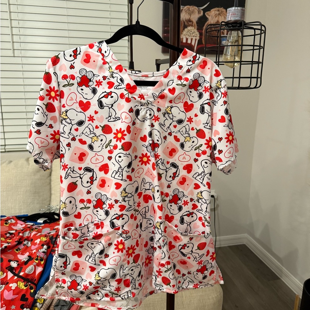 Snoopy Heart Print Scrub Top